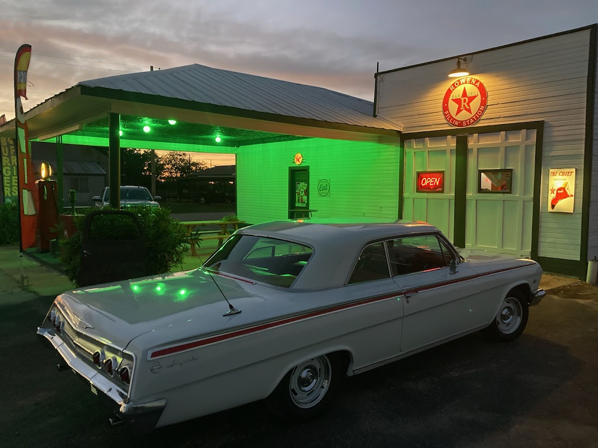 Rowena Fillin' Station Bar And Grill Photos 2